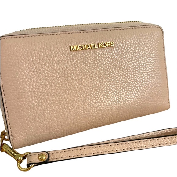 Michael Kors Handbags - Michael Kors Jet Set Zippered LARGE Continental Pink Wristlet IMMACULATE & CUTE!